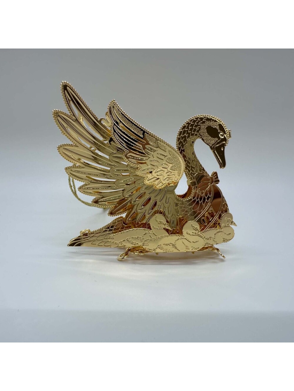 Danbury Mint 2017 Swan Baby Swans Christmas Ornament 23K Gold Plated Bird EUC
